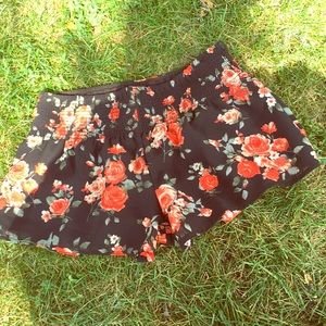 Forever 21 Floral Short Woven Shorts (Size XS)